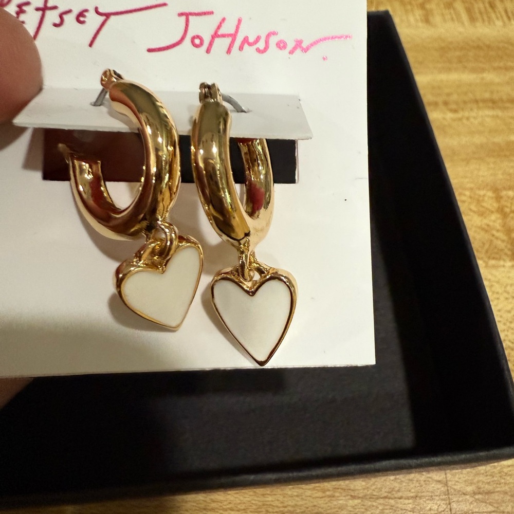 Betsey Johnson red heart hoop dangle NWT - Picture 8 of 8
